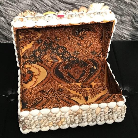 NWOT Seashell Encrusted Treasure Chest Shaped Box - Picture 4 of 9